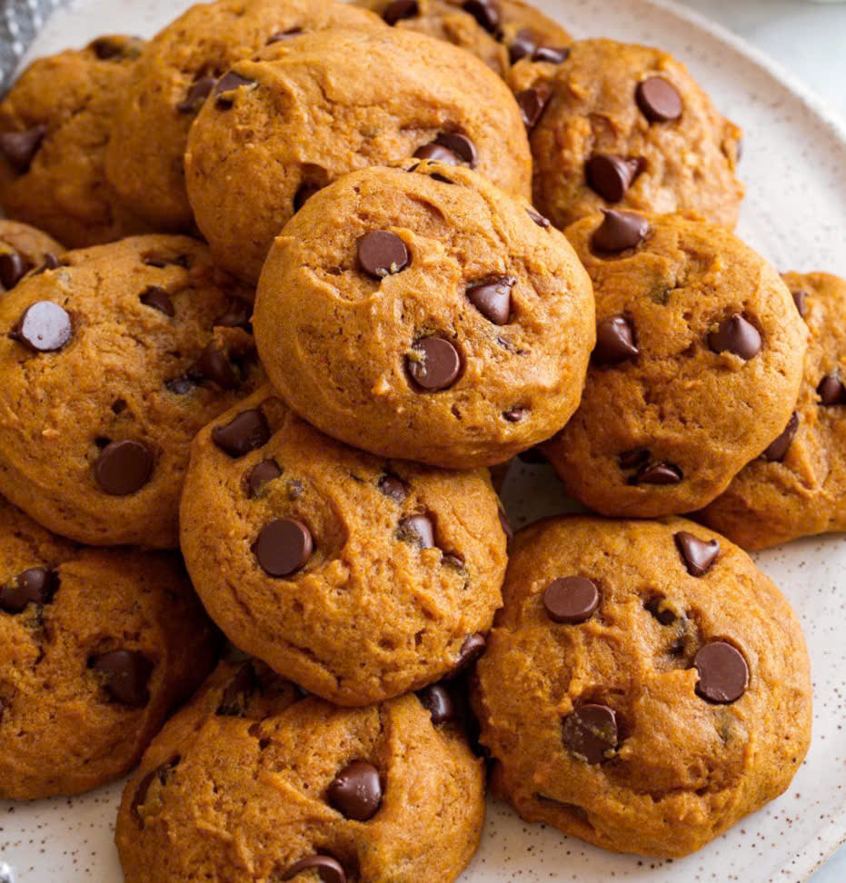 Melt In Your Mouth Pumpkin Chocolate Chip Cookies