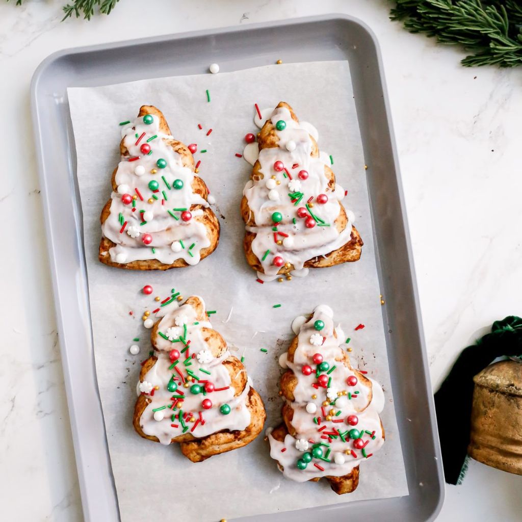 Flaky Christmas Tree Cinnamon Rolls
